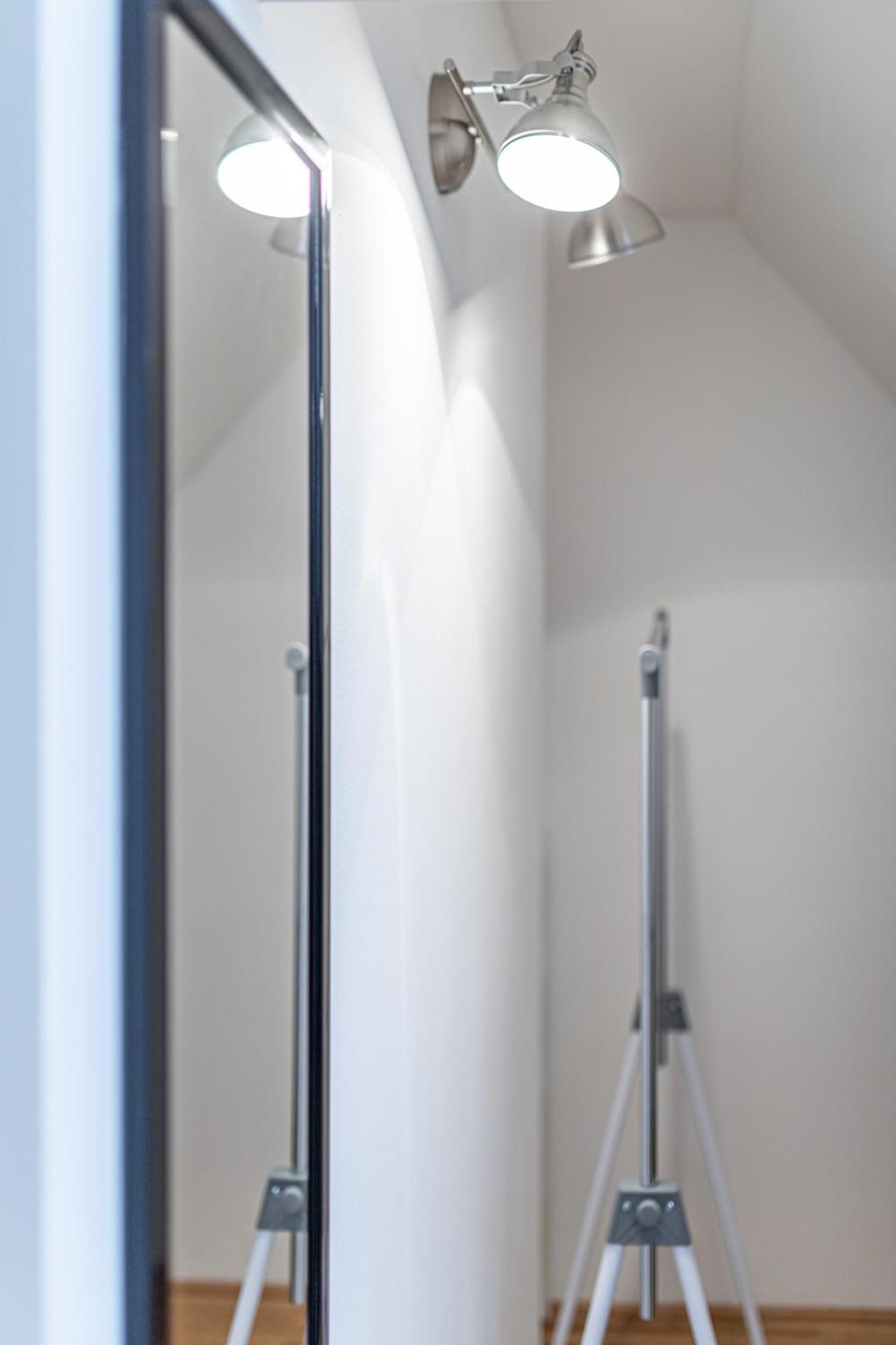 Penthouse By Jr * Vienne