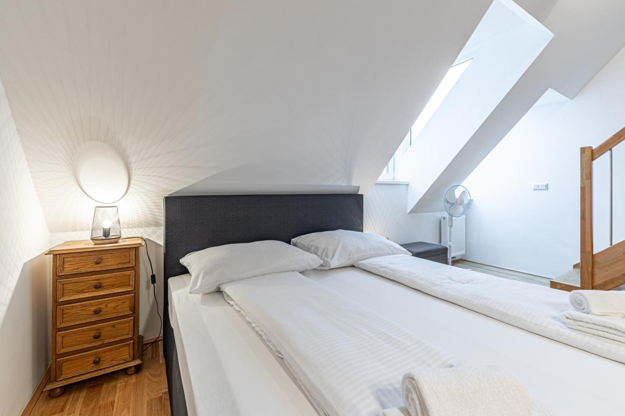 Penthouse By Jr * Vienne