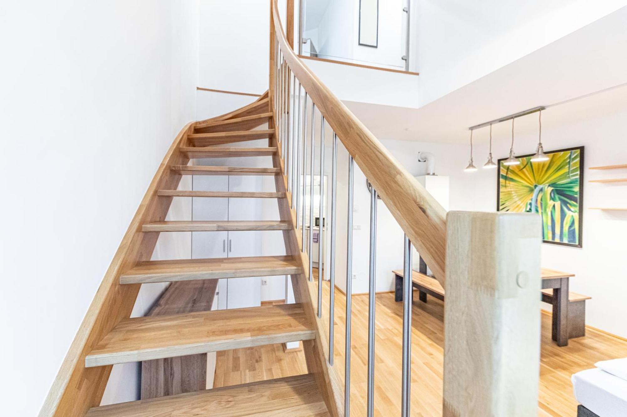 Penthouse By Jr * Vienne
