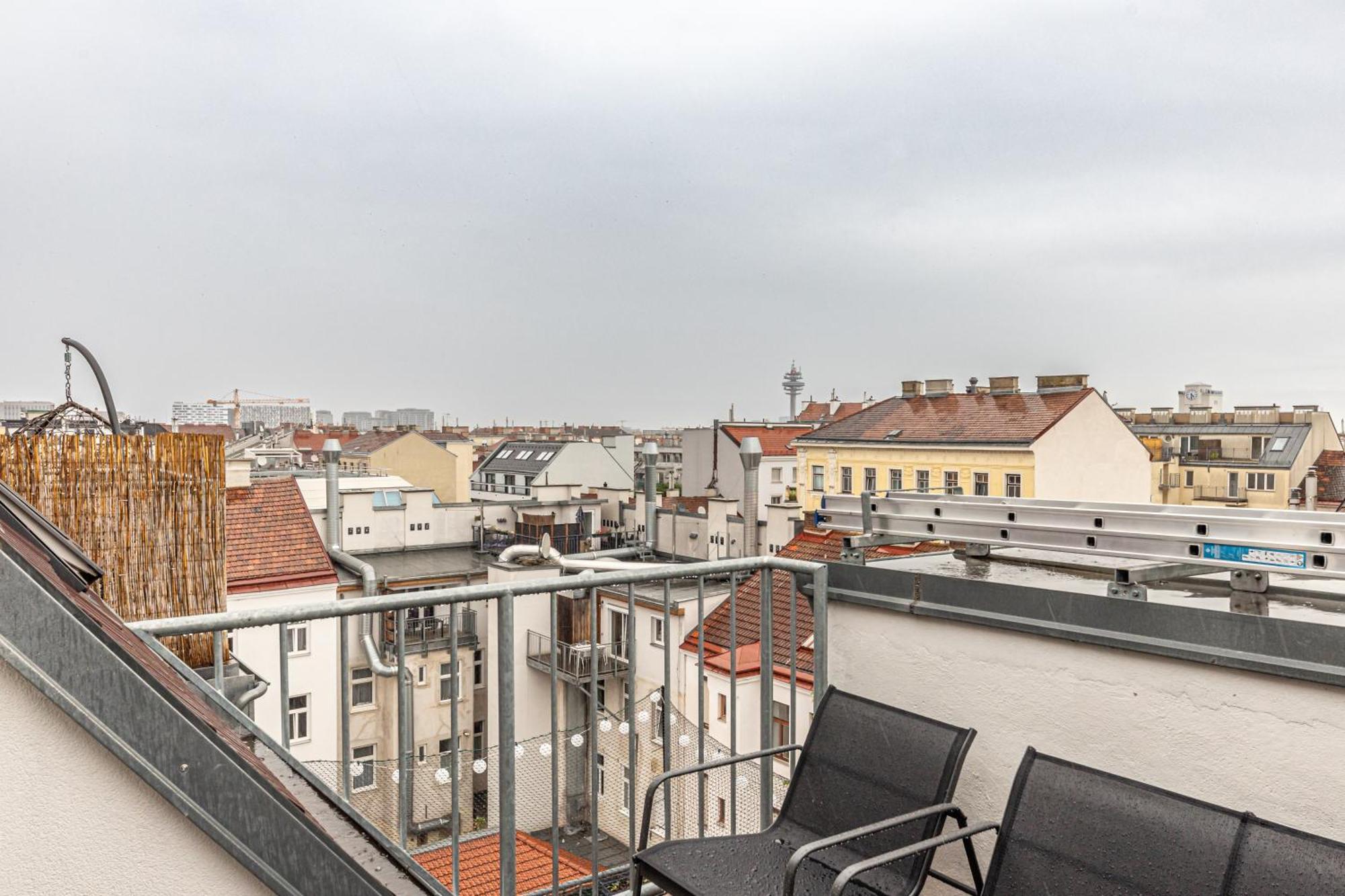Penthouse By Jr * Vienne