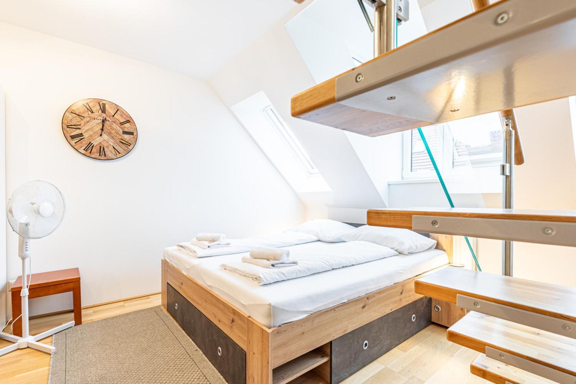 Penthouse By Jr * Vienne